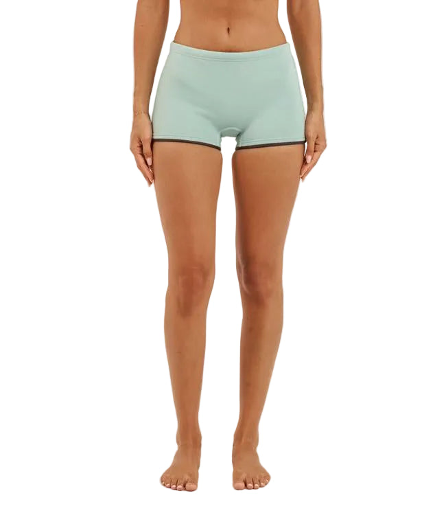 Jetpilot Corp Sage Ladies Neo Shorts 2.5 inch front view 360 Stretch neoprene wetsuit short