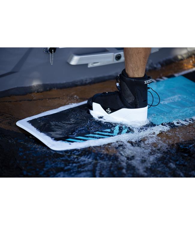 Ronix District Wakeboard with District Boots (2022) - Waterskiers World