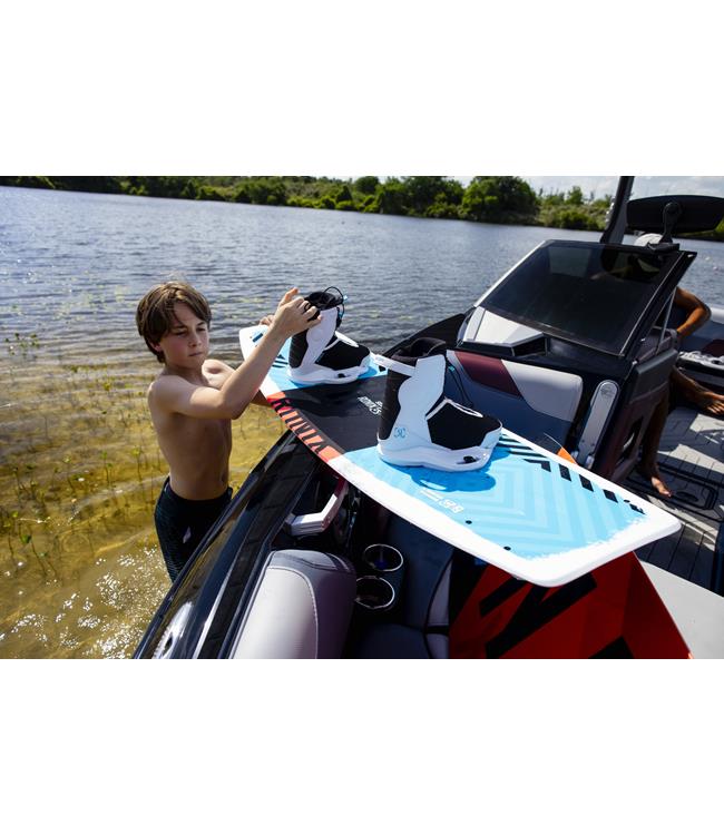 Ronix Junior District Wakeboard with Vision Pro Boots (2022) - Waterskiers World